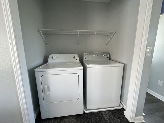 Building Photo - Stone Dr. 312