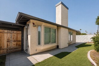 Building Photo - 8840 San Vicente Ave