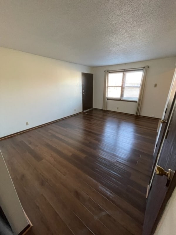 Building Photo - 909 E 24th Ave