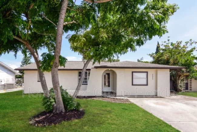 Building Photo - 6646 Lenoir Dr