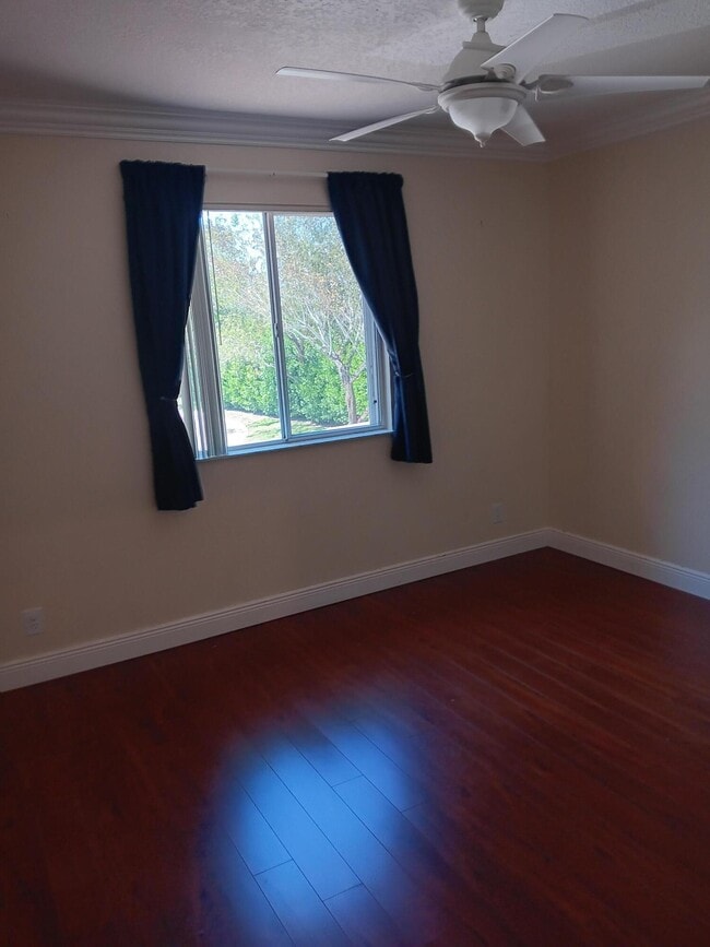 Building Photo - 4983 Pinemore Ln