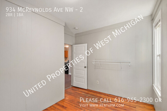 Building Photo - Available Now | 2 Bed 1 Bath Apartment in ...