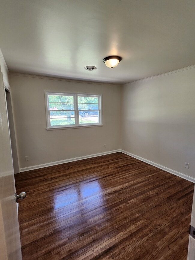 Building Photo - 2142 Tullis Dr