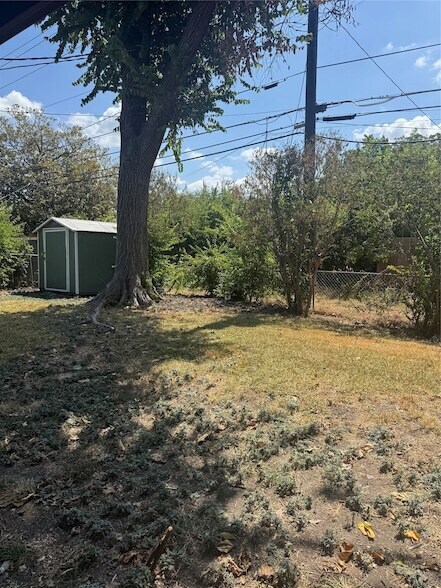 Building Photo - 1518 Carroll Dr