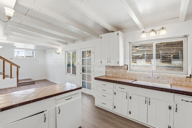 Building Photo - 7562 Zemco Dr