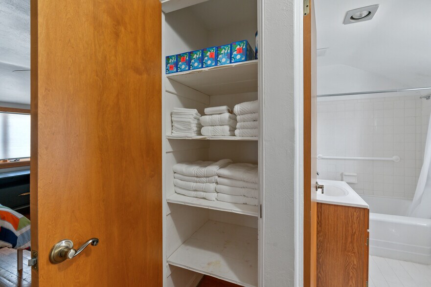 Building Photo - 802 Dunster St