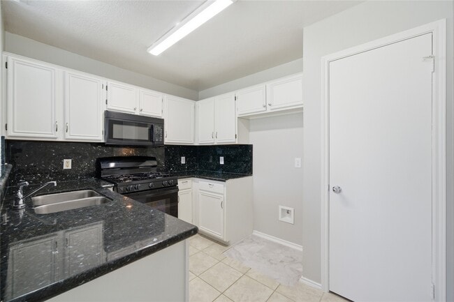 Building Photo - 2034 Greenwest Dr