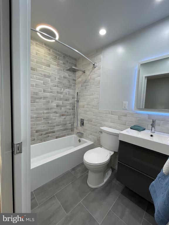 Building Photo - 519 G St SW