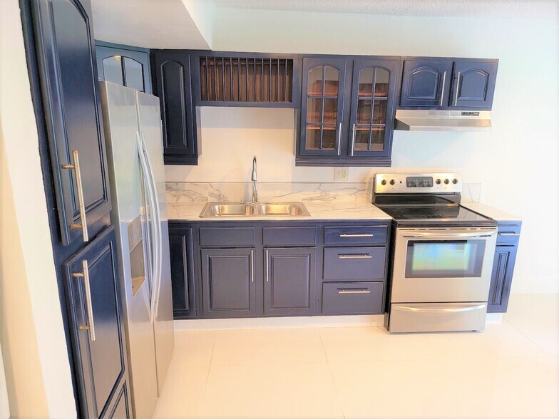 Building Photo - 17160 SW 94th Ave
