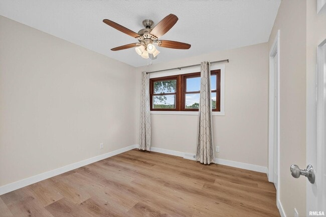 Building Photo - 3106 Maplecrest Rd