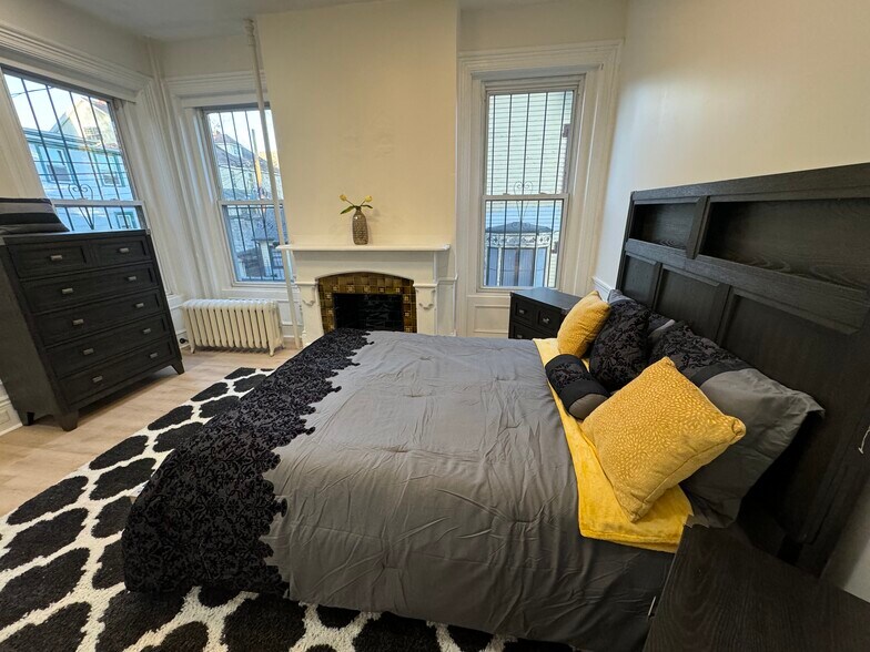 Building Photo - 4 Montrose St