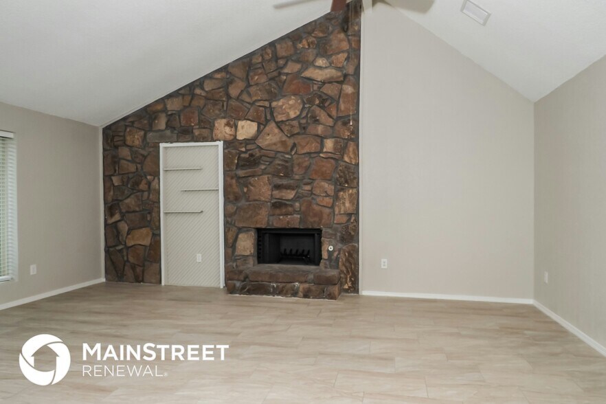 Building Photo - 11235 Davis Ct