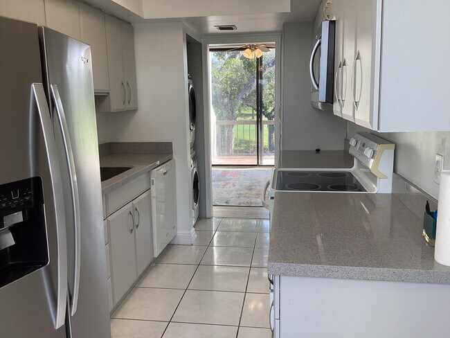 Building Photo - 00 Bridgewood Dr