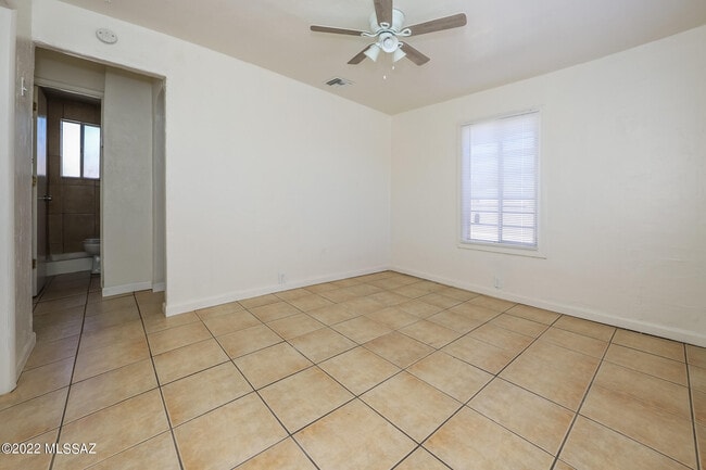 Building Photo - 2631 N Fontana Ave