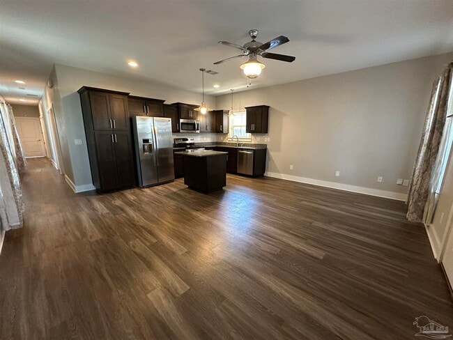 Building Photo - 923 E Belmont St