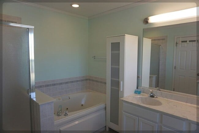 Building Photo - 125 Rachel Rd