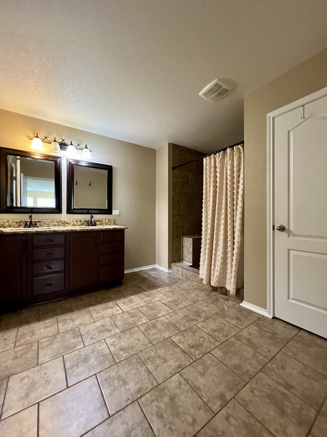Building Photo - 7623 Eagle Park Dr