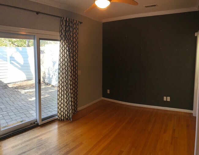 Building Photo - 3 bedroom townhome across from Panthers St...