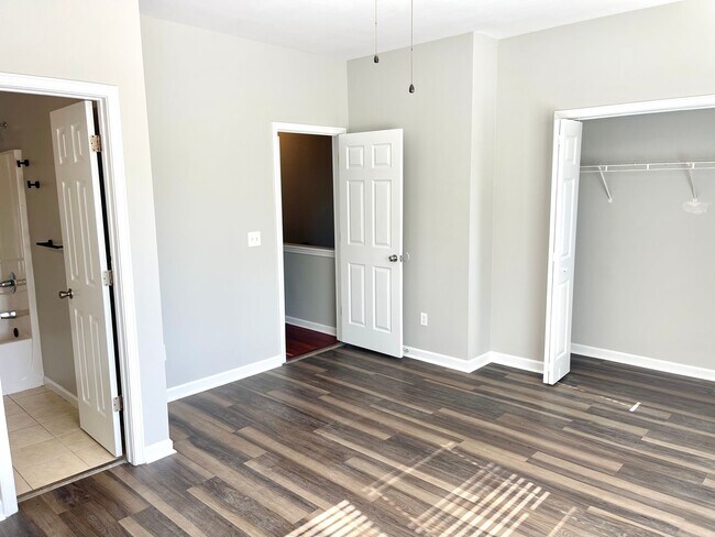 Building Photo - Welcome to this stunning 3-bedroom, 3-bathroom townhome located in the vibrant city of Atlanta, GA.