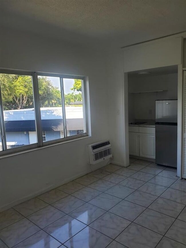 Building Photo - 965-975 Biarritz Drive