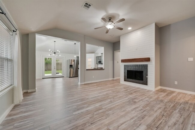 Building Photo - 9216 Newport Ln