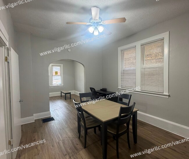 Building Photo - 4856 Magoun Ave