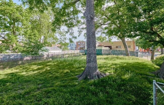 Building Photo - 5021 Ray Ave