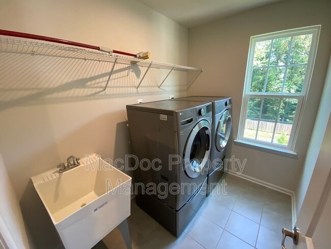 Building Photo - 9730 Cedarmass Cir