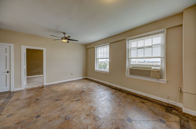 The large main room combines living room and dining room - The Vicksburg