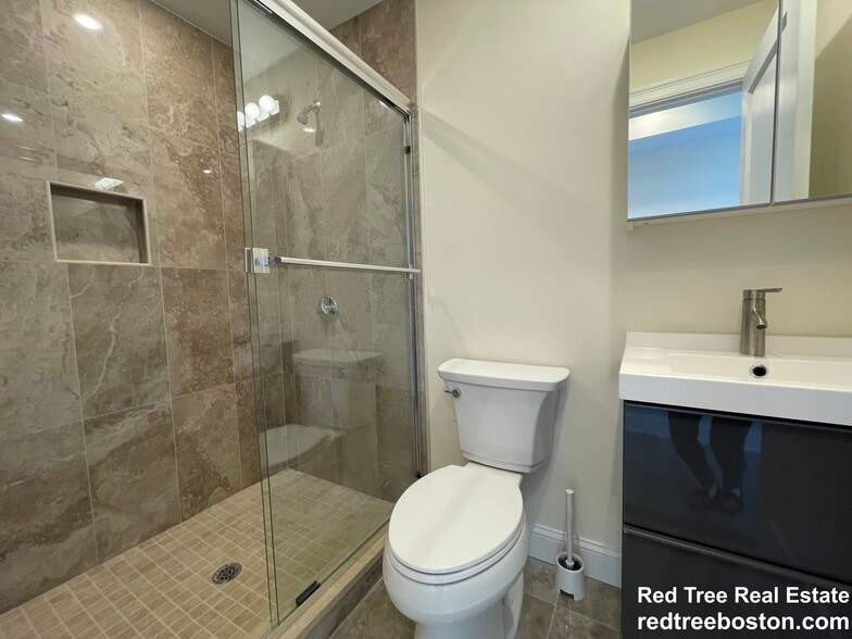 Building Photo - 1028a Commonwealth Ave