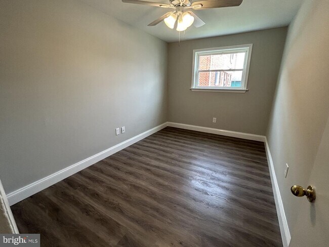 Building Photo - 2625-2627-2627 Parkside Terrace