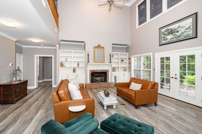 Building Photo - Historic Highland Road Beauty with Bayou V...