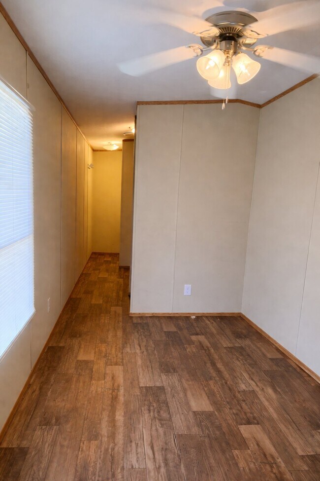 Building Photo - 3a Somerset Dr