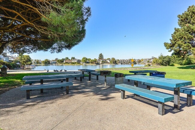 Building Photo - 142 Monaco Dr