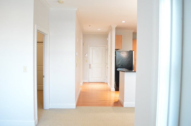 Building Photo - 155 E Broad St