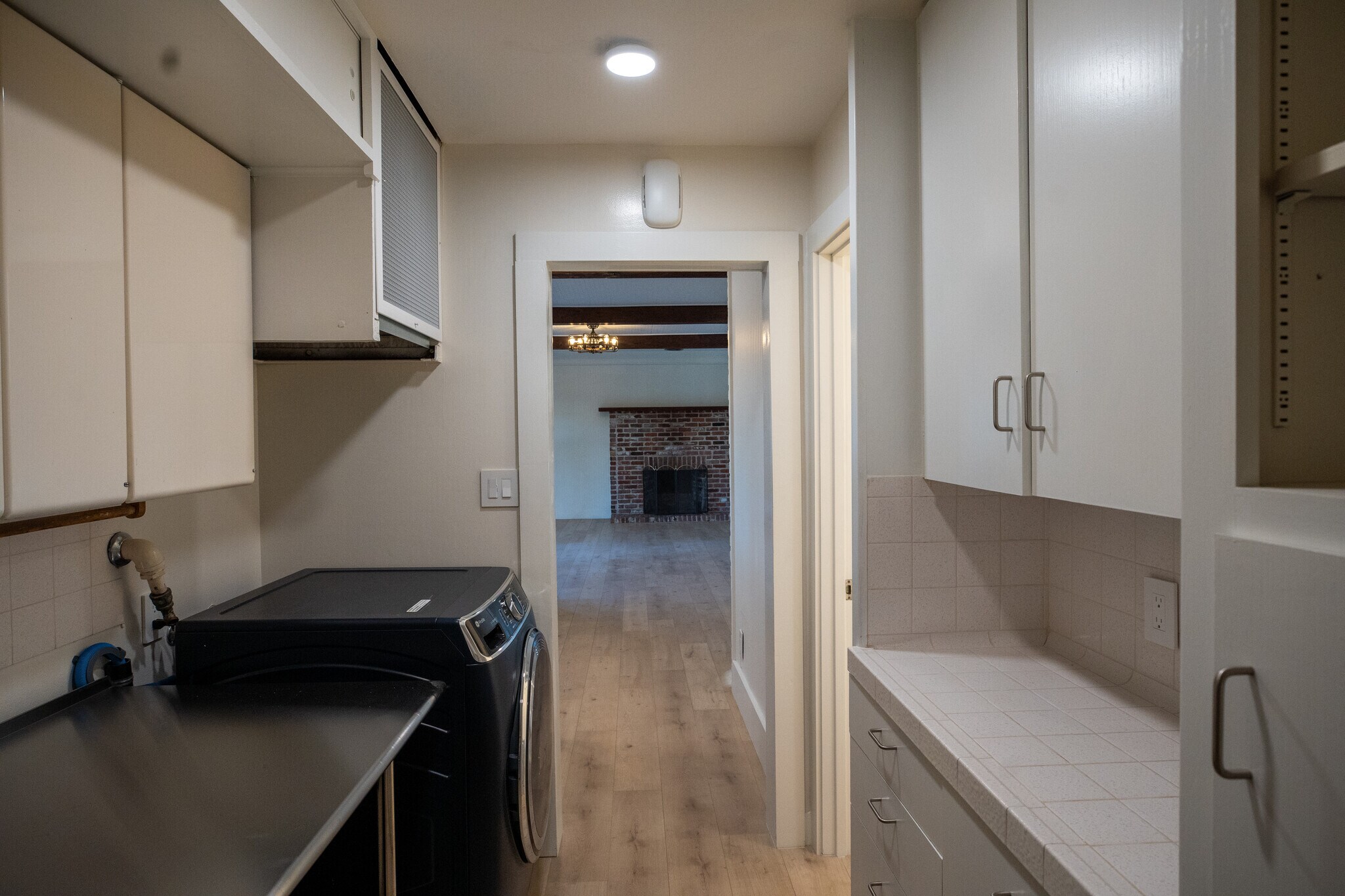 Building Photo - 384 Crazy Horse Canyon Rd