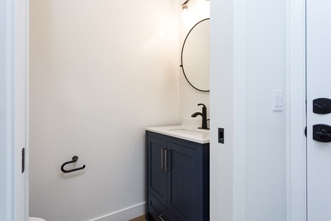 Building Photo - 2610-2612 Juan Street