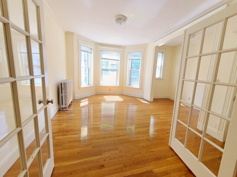 Building Photo - 197 Commonwealth Ave