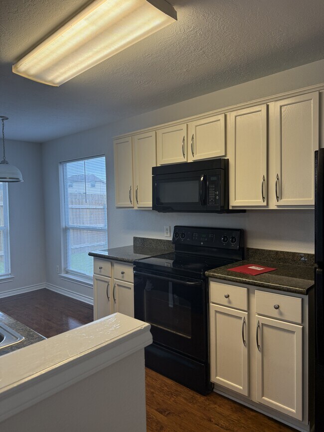 Building Photo - 4039 Southern Trace Dr