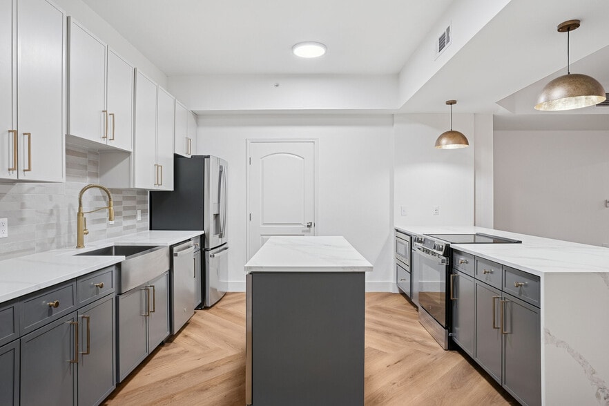 Primary Photo - Remi