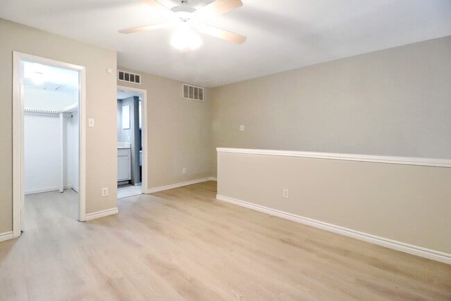 Building Photo - 5929 Queensloch Dr