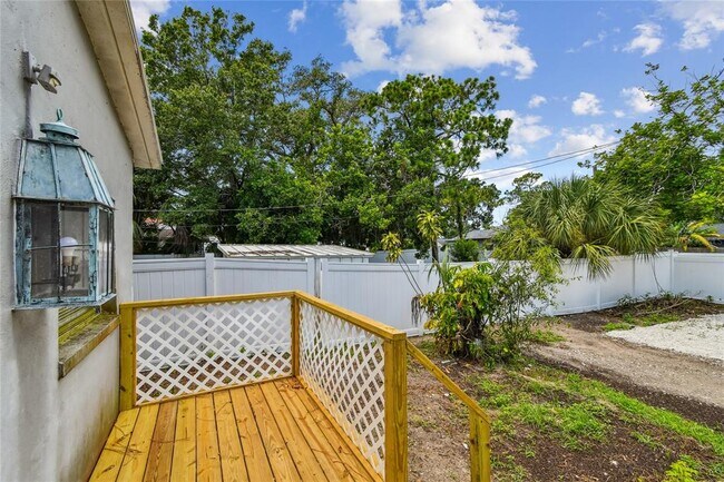 Building Photo - 751 Southwest Boulevard N