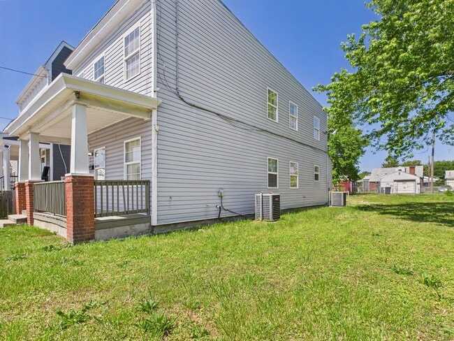 Building Photo - 1610 N 28th St