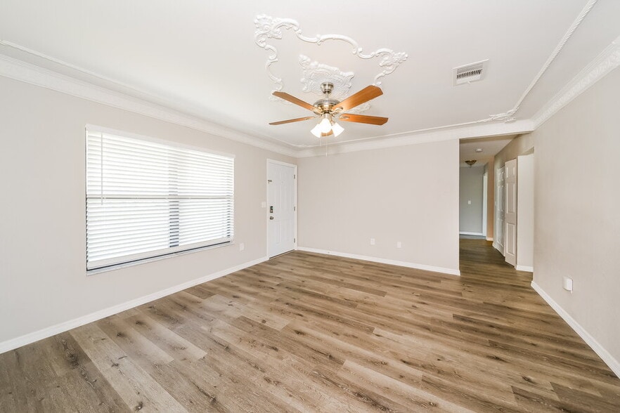 Building Photo - 5362 Trekell St