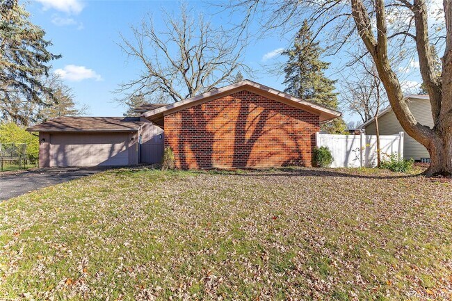Building Photo - 22582 Winfield Rd