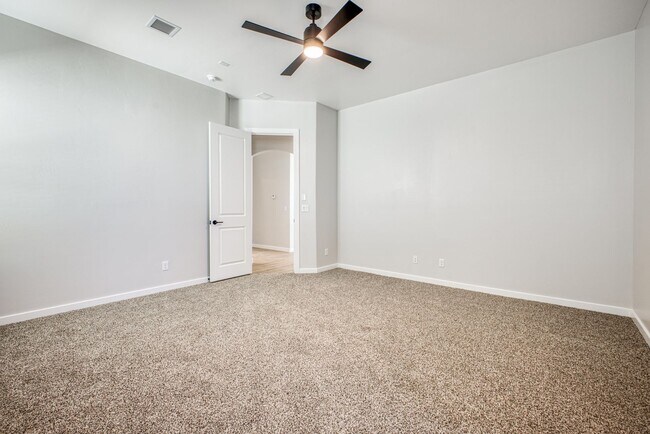 Building Photo - Beautiful East side House 4 bed-2.5 baths, part of The  Club that includes Swimming Pool, Gym, Te...