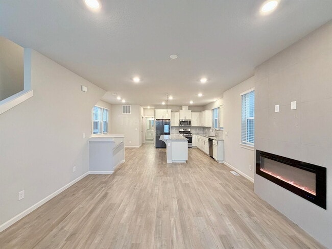 Building Photo - 8153 SE Crabapple St