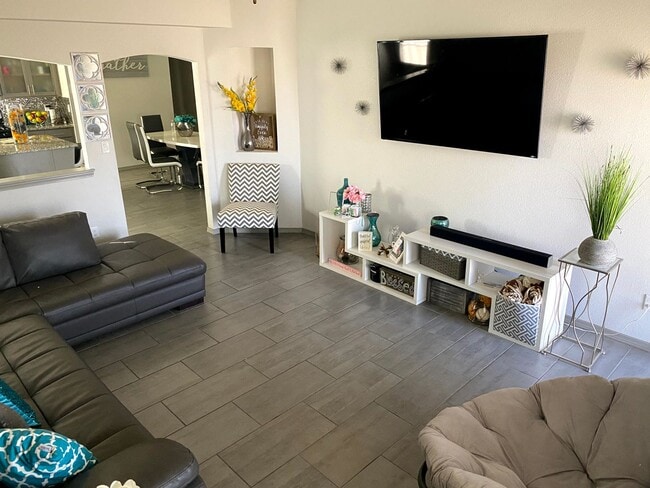 Building Photo - We have your keys ready!