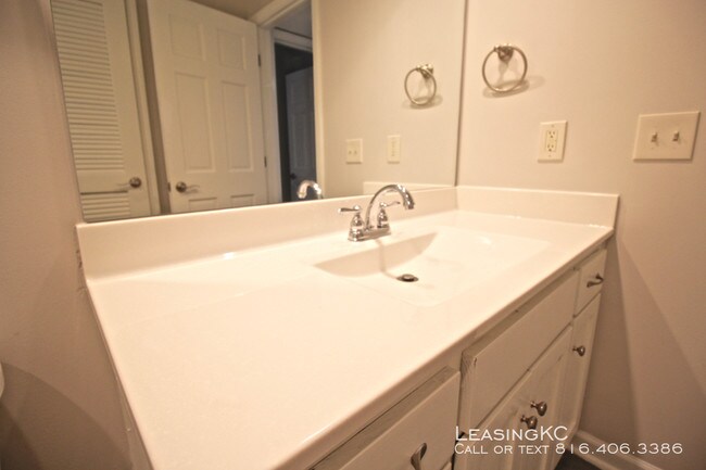 Building Photo - Jefferson on the Plaza