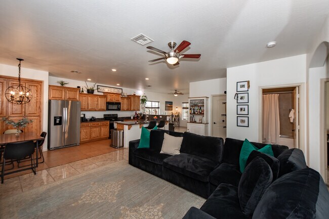 Building Photo - 4540 Jojoba Ave